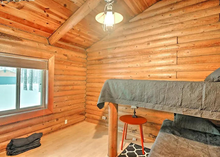 11 Mi To Rainbow Lake: Family W/ Large Yard Holiday home *