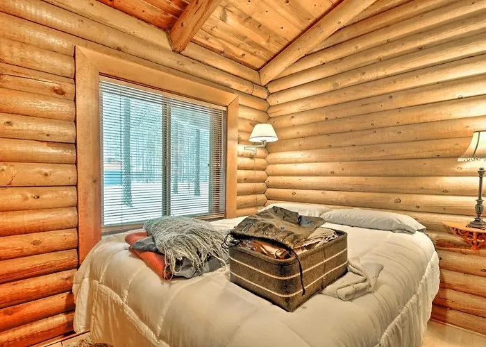 11 Mi To Rainbow Lake: Family W/ Large Yard Holiday home *